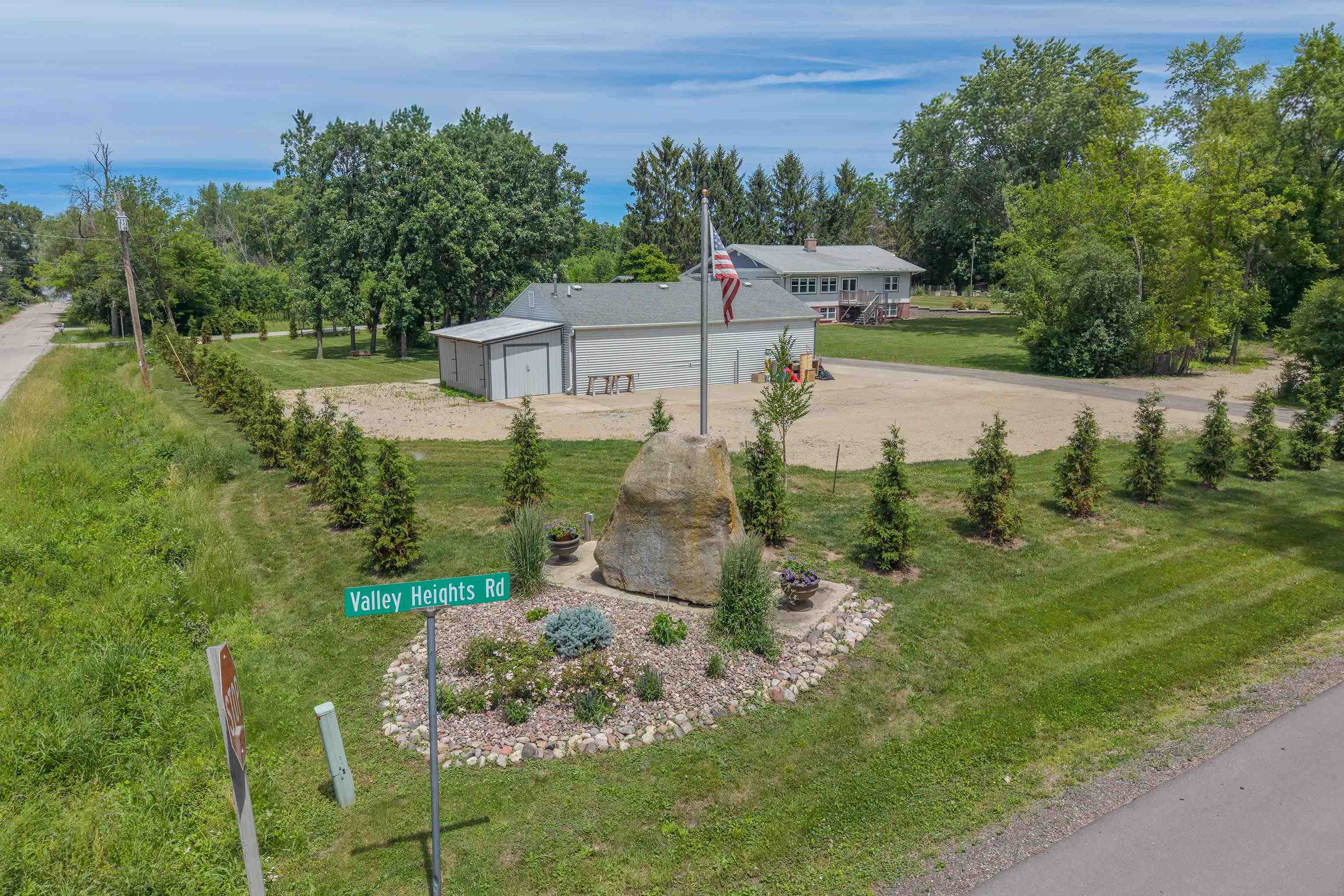 5086 Valley Heights Road Oshkosh, WI 54904 - Photo 2 of 86
