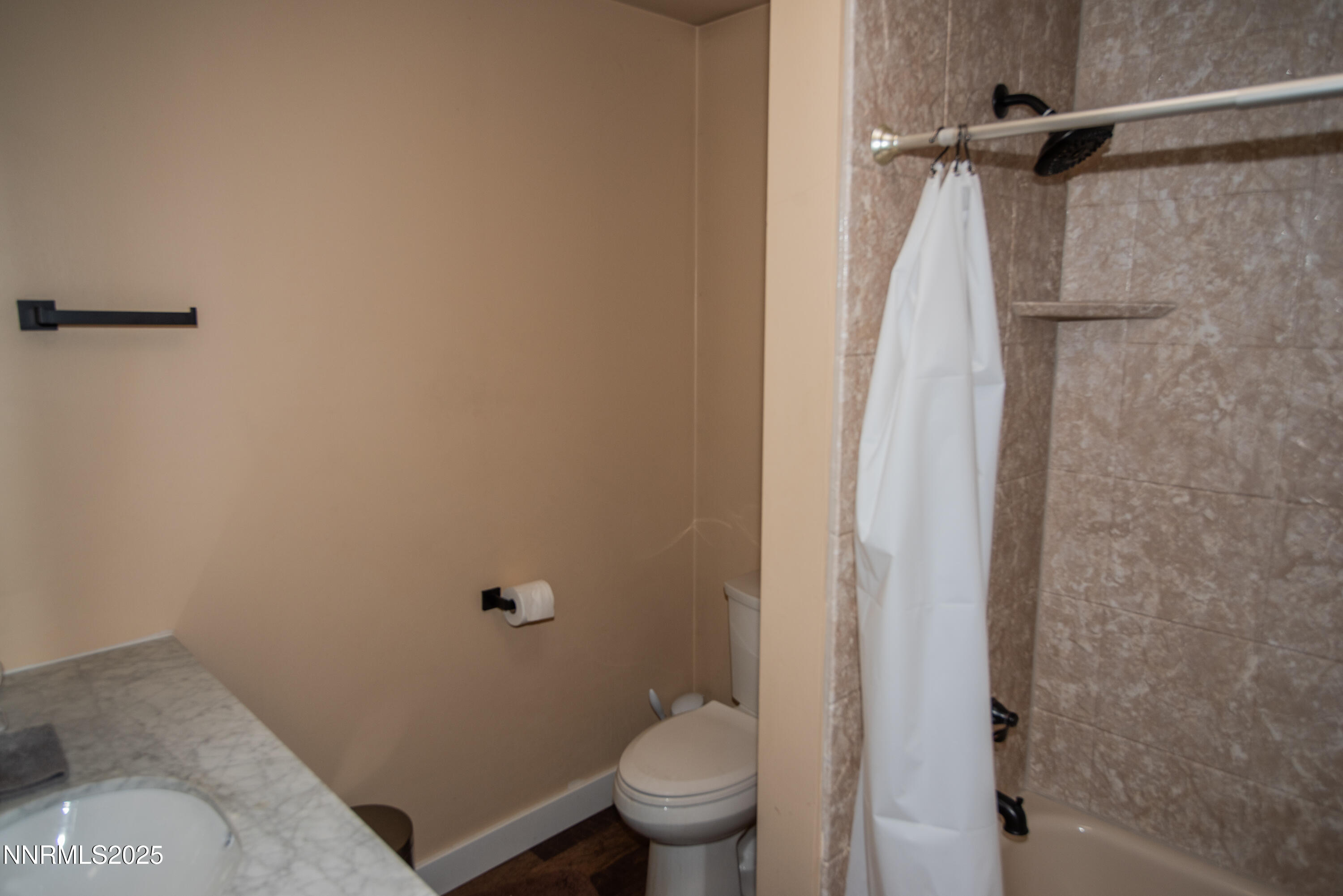 3445 Skyline Boulevard Reno, NV 89509 - Photo 16 of 22 15 - Hall Bath - 40975