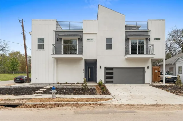 $695,000 | 400 South Henderson Avenue, Dallas, TX 75223