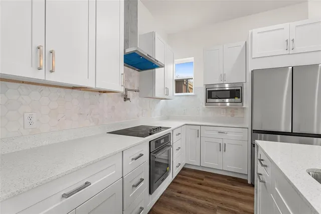 $695,000 | 400 South Henderson Avenue, Dallas, TX 75223