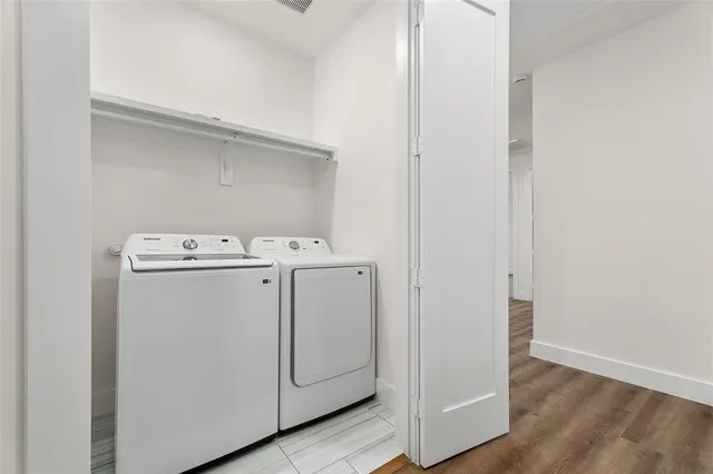 $695,000 | 400 South Henderson Avenue, Dallas, TX 75223