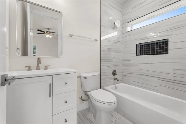 $695,000 | 400 South Henderson Avenue, Dallas, TX 75223