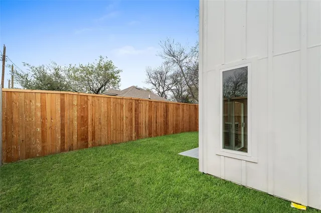 $695,000 | 400 South Henderson Avenue, Dallas, TX 75223