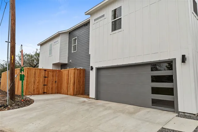 $695,000 | 400 South Henderson Avenue, Dallas, TX 75223