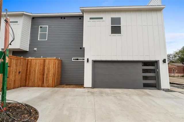 $695,000 | 400 South Henderson Avenue, Dallas, TX 75223