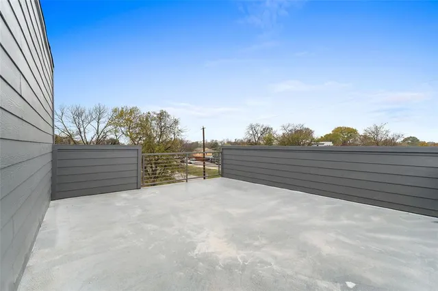 $695,000 | 400 South Henderson Avenue, Dallas, TX 75223