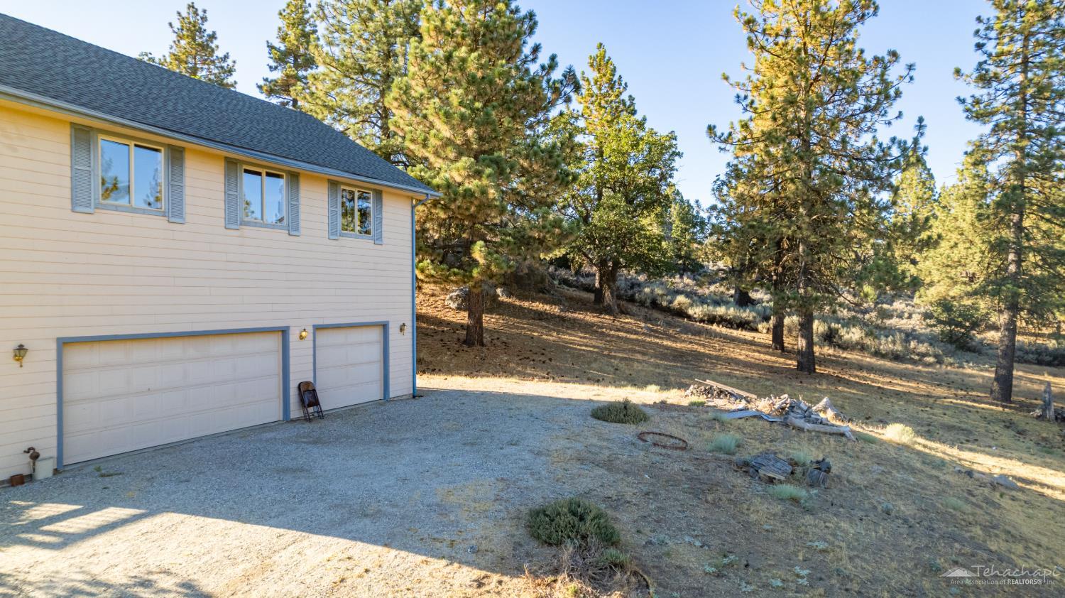 26681 Stirrup Way Tehachapi, CA 93561 - Photo 37 of 55 Oversized 3 car garage...