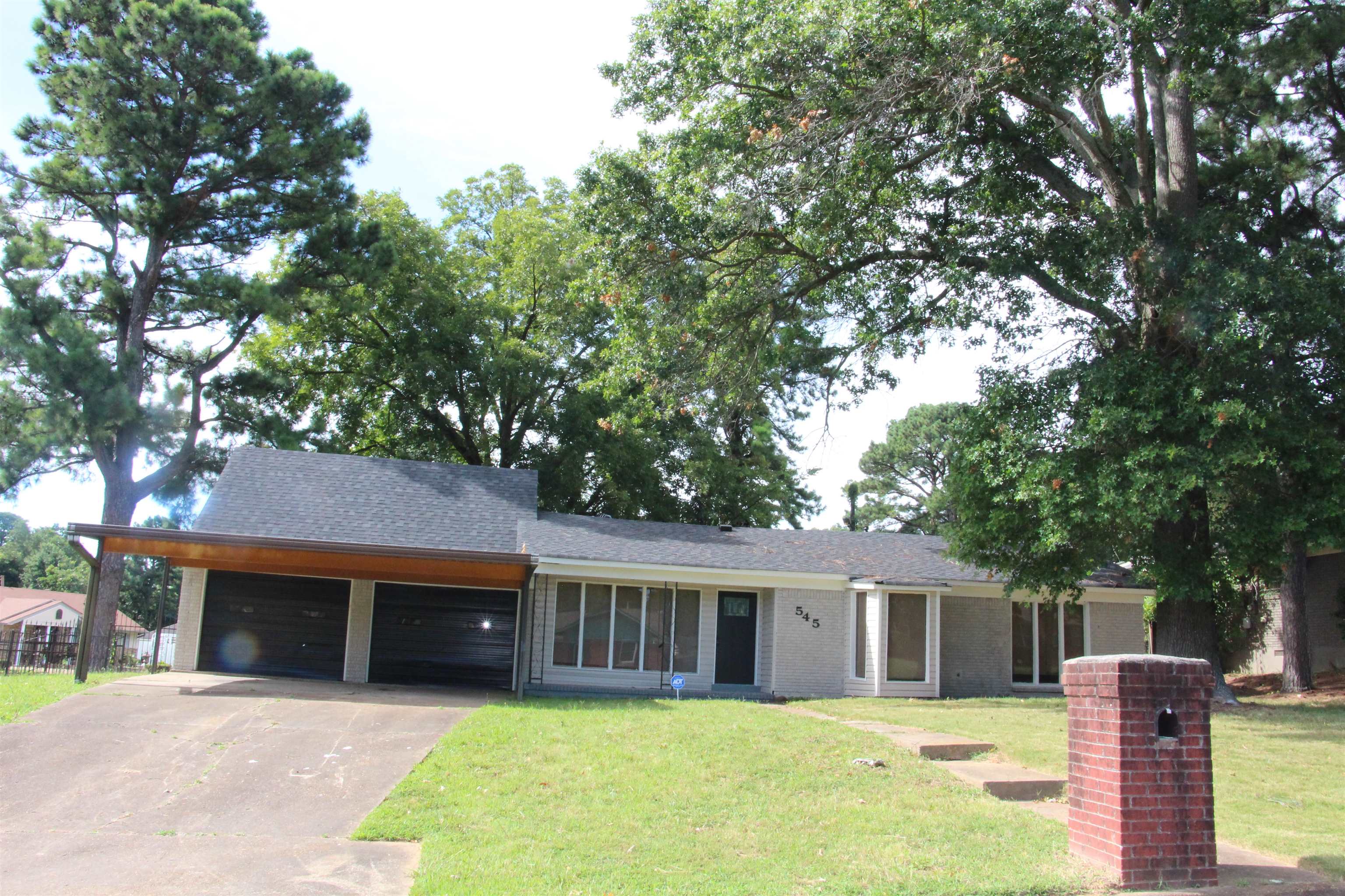 545 Dreger Road Memphis, TN 38109 - Photo 18 of 26 a front view of house with yard and trees