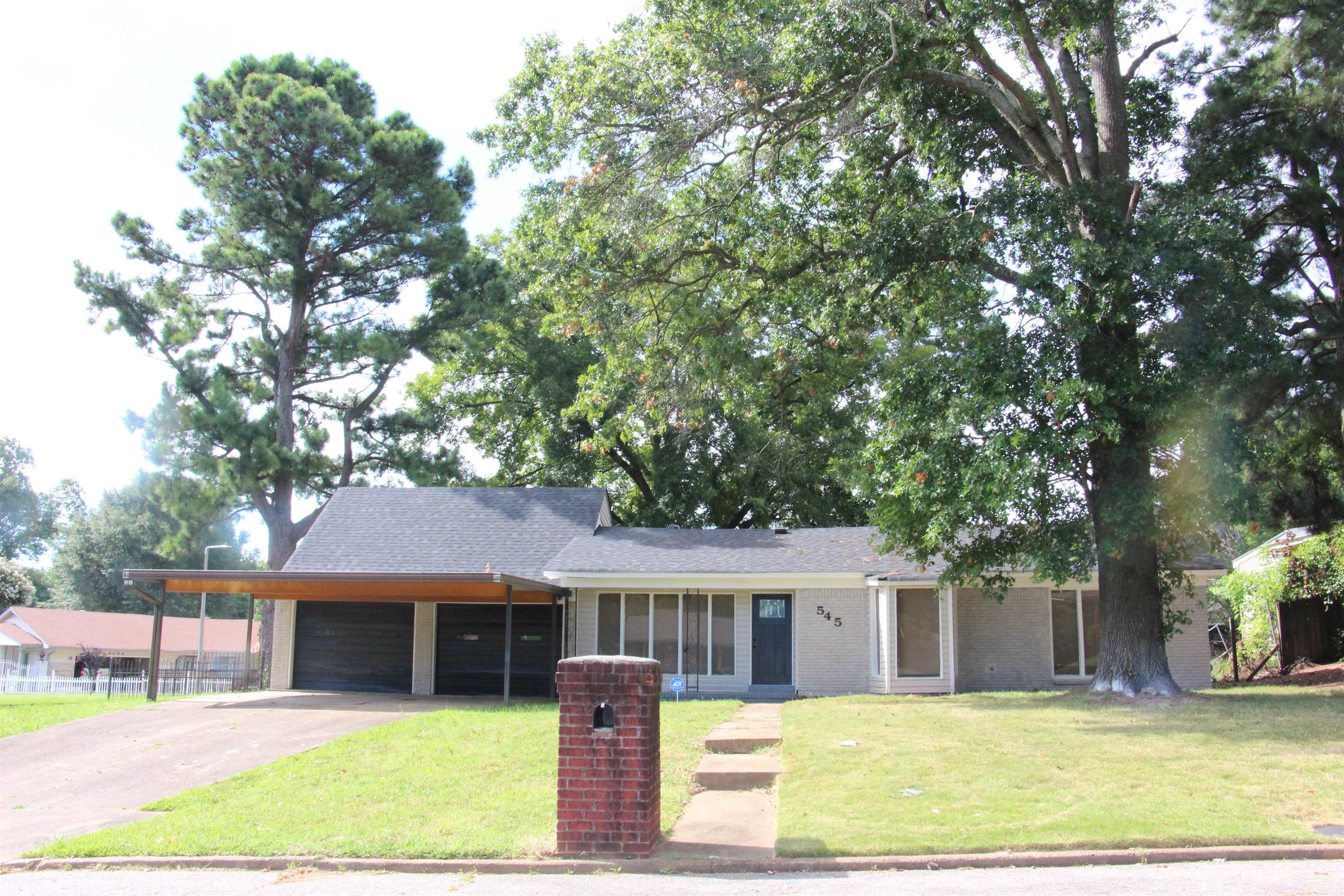 545 Dreger Road Memphis, TN 38109 - Photo 25 of 26 a front view of a house with a yard