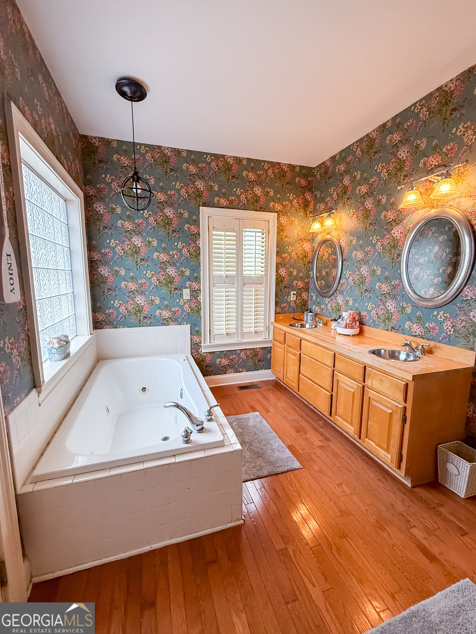 1940 Horne Road Eastman, GA 31023 - Photo 42 of 94 a living room with a couch and a table