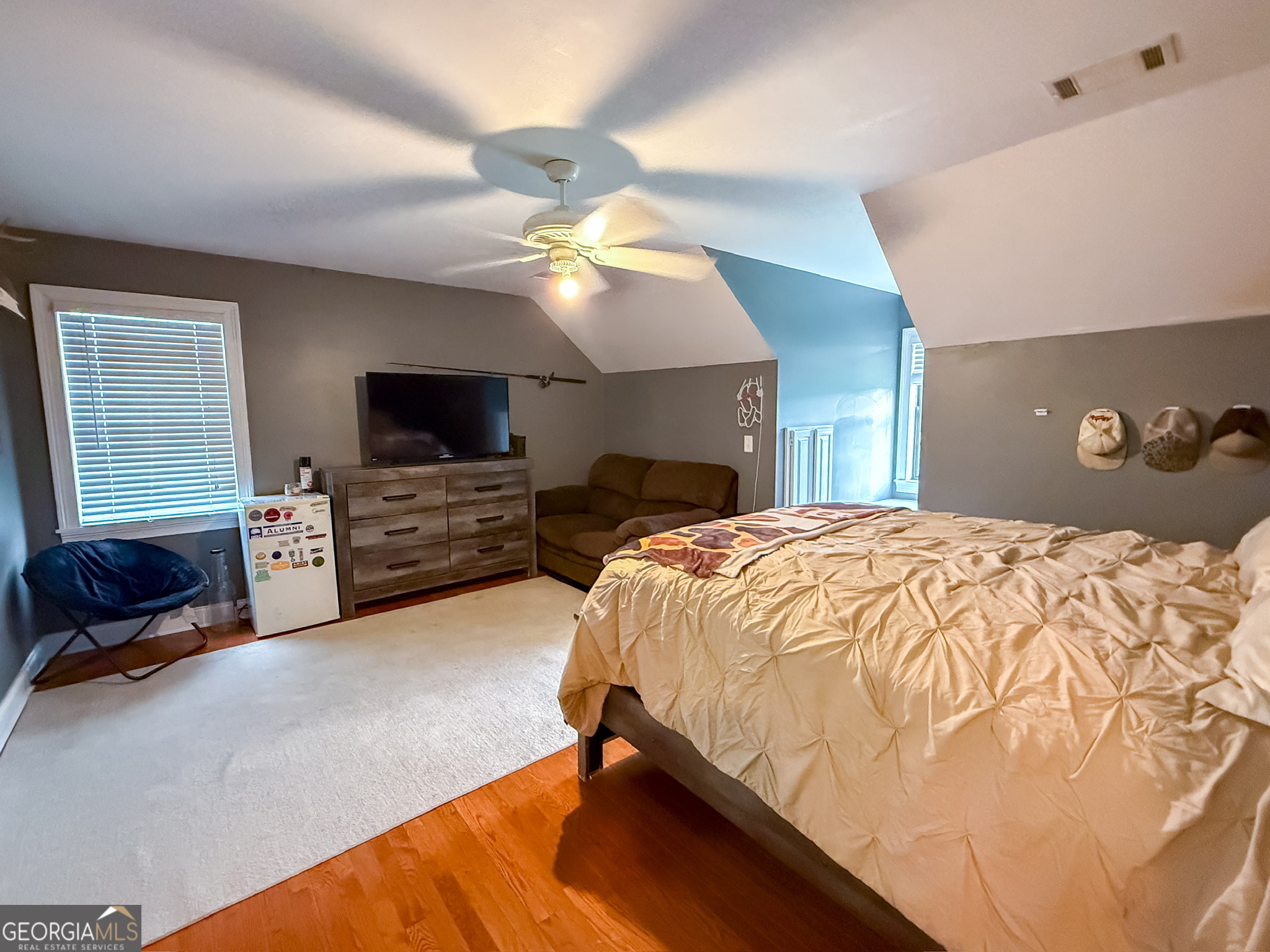 1940 Horne Road Eastman, GA 31023 - Photo 47 of 94 a bedroom with a bed and a television