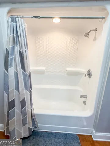 a view of a back yard