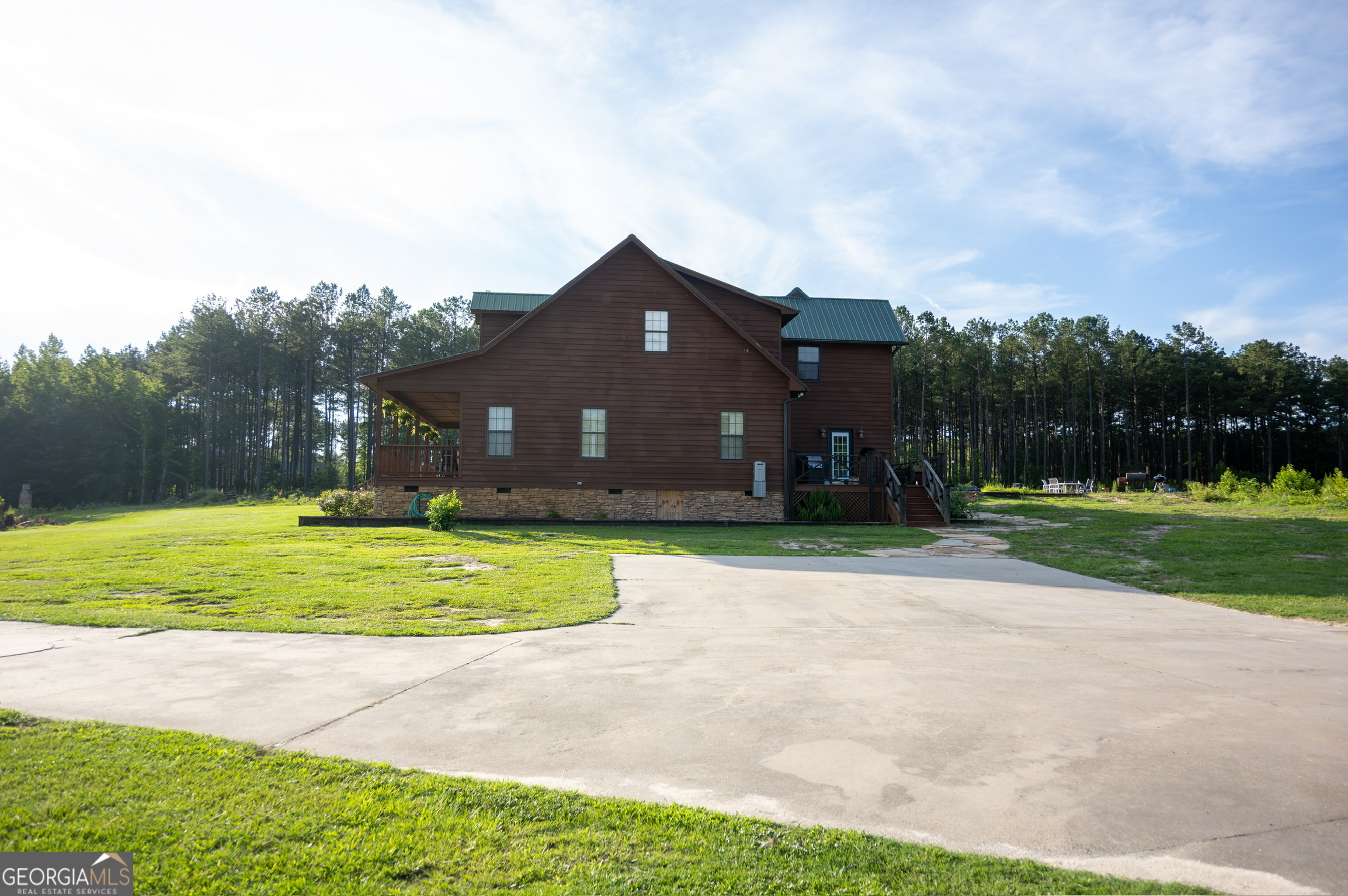 1940 Horne Road Eastman, GA 31023 - Photo 5 of 94 a front view of a house with a yard