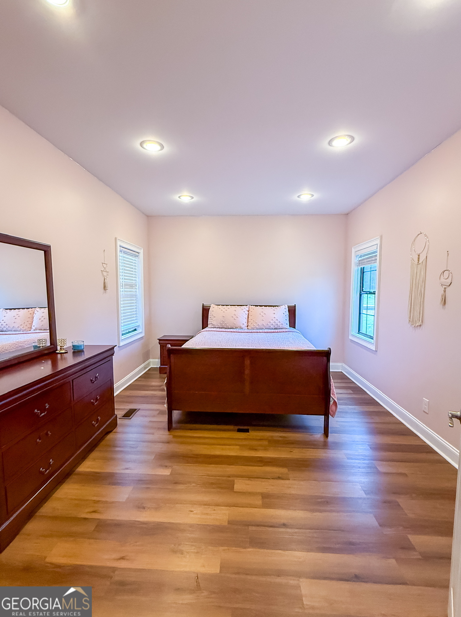 1940 Horne Road Eastman, GA 31023 - Photo 55 of 94 a bedroom with a bed and a dresser