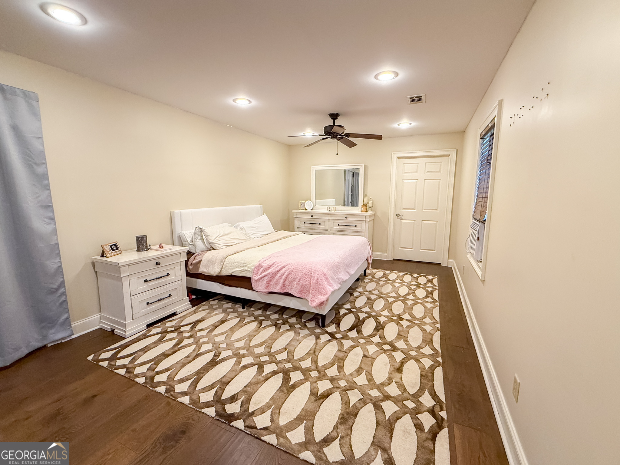 1940 Horne Road Eastman, GA 31023 - Photo 60 of 94 a bedroom with a large bed and a window