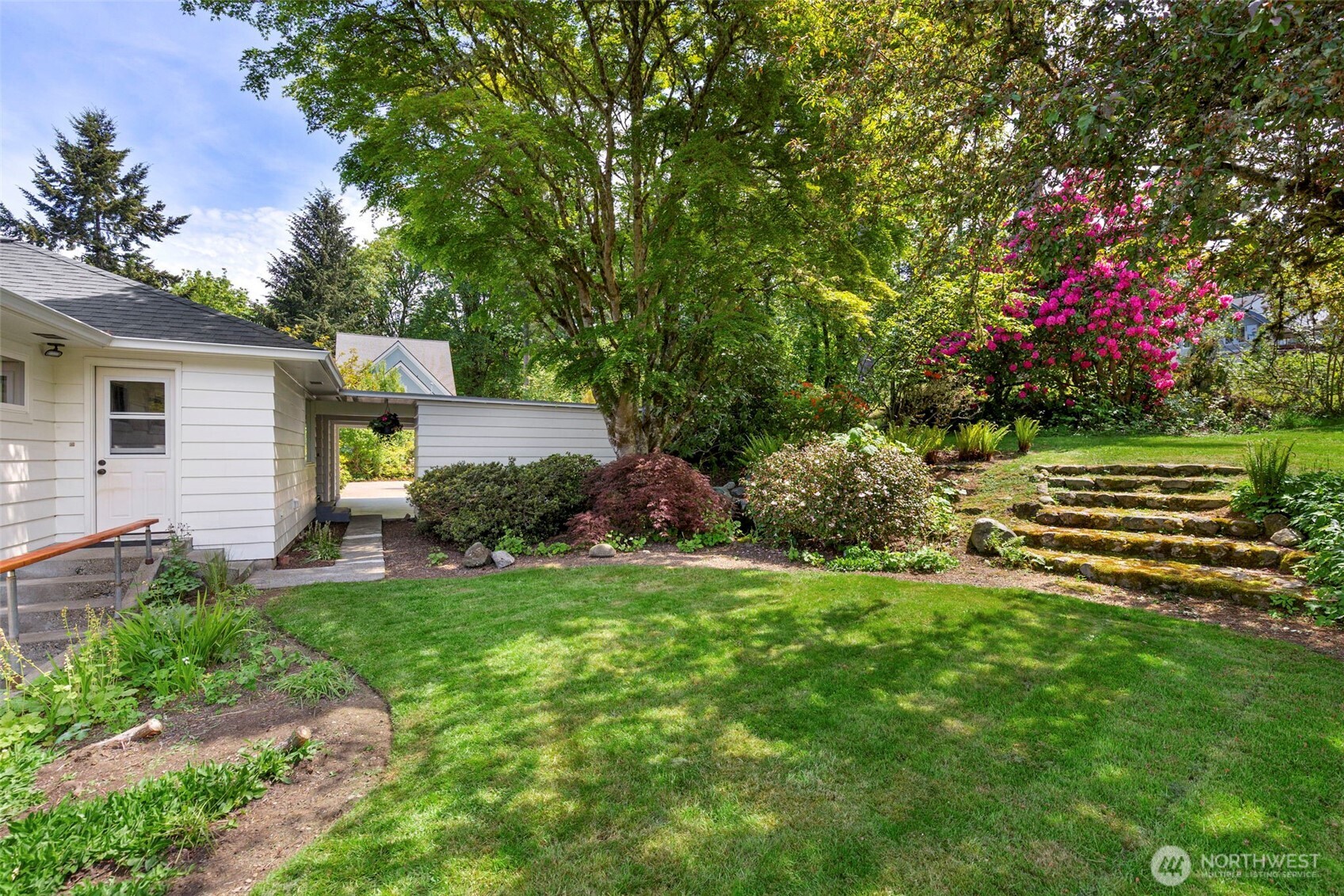5930 Rose Loop Northeast Bainbridge Island, WA 98110 - Photo 35 of 40