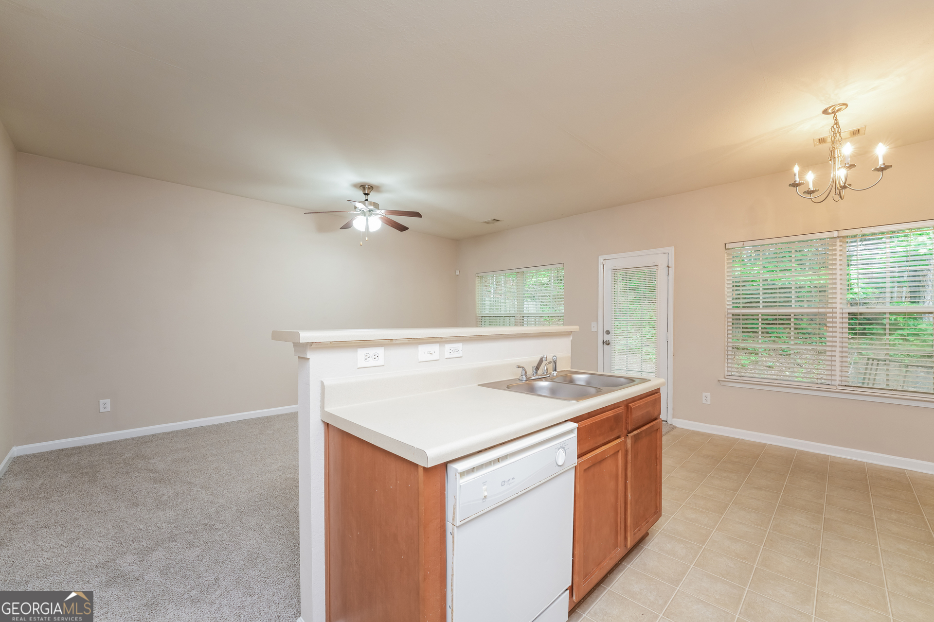 1259 Chinon Point Lithonia, GA 30058 - Photo 6 of 15