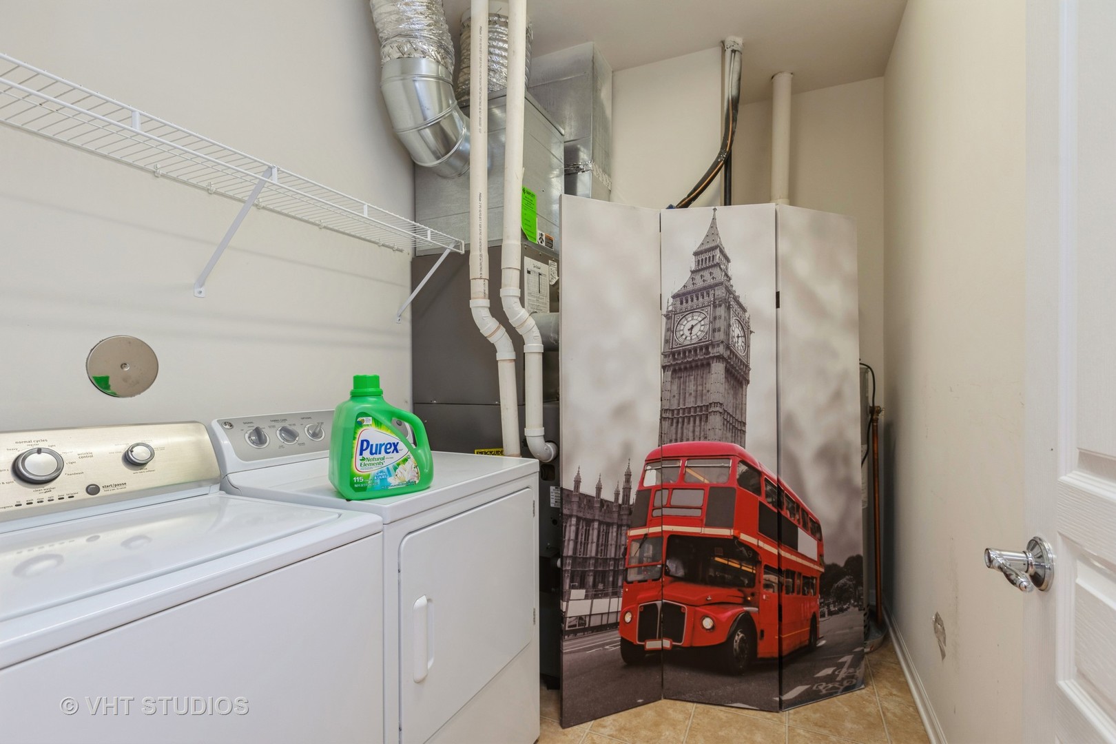 2836 Edgewater Drive Elgin, IL 60124 - Photo 19 of 35 a utility room with dryer and washer