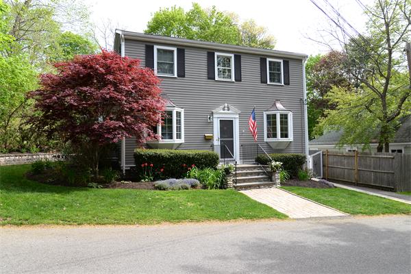 98 Bellevue Road Swampscott, MA 01907 - Photo 3 of 26 Gallery Image 3