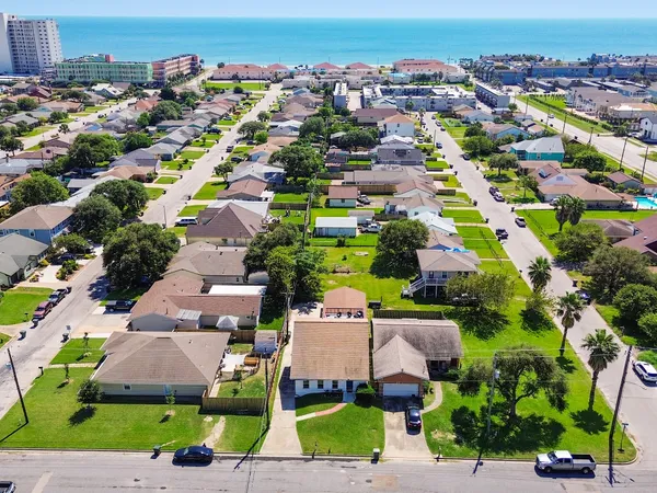 $350,000 | 8007 Beluche Drive, Galveston, TX 77551