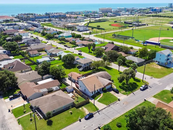 $350,000 | 8007 Beluche Drive, Galveston, TX 77551