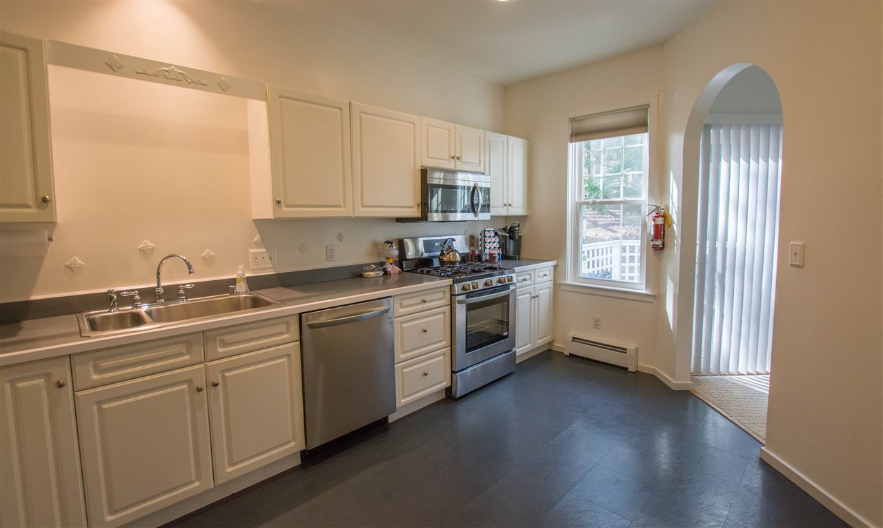 22 Larch Road South Burlington, VT 05403 - Photo 13 of 32 Gallery Image 13