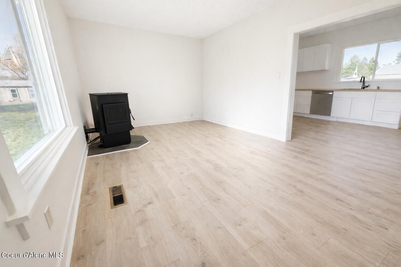 146 5th Street Plummer, ID 83851 - Photo 8 of 15 living