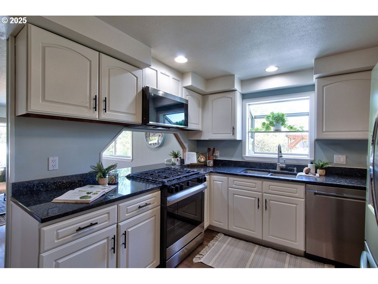 1007 Gales Creek Road Forest Grove, OR 97116 - Photo 12 of 48 Gallery Image 12