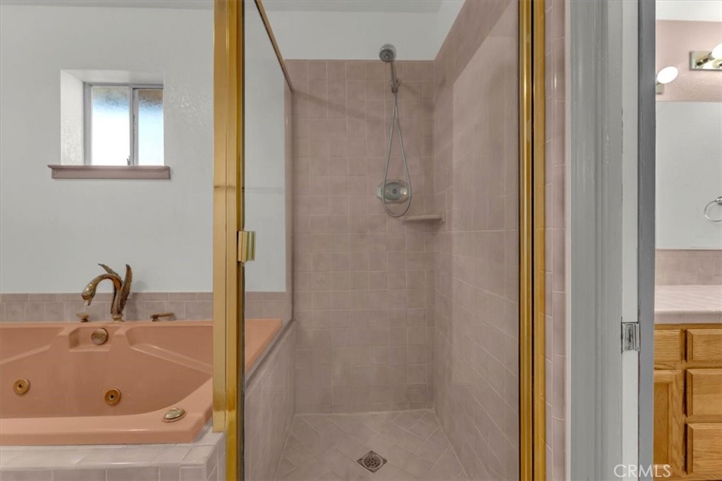 4730 Hall Corning, CA 96021 - Photo 28 of 70 a bathroom with a tub