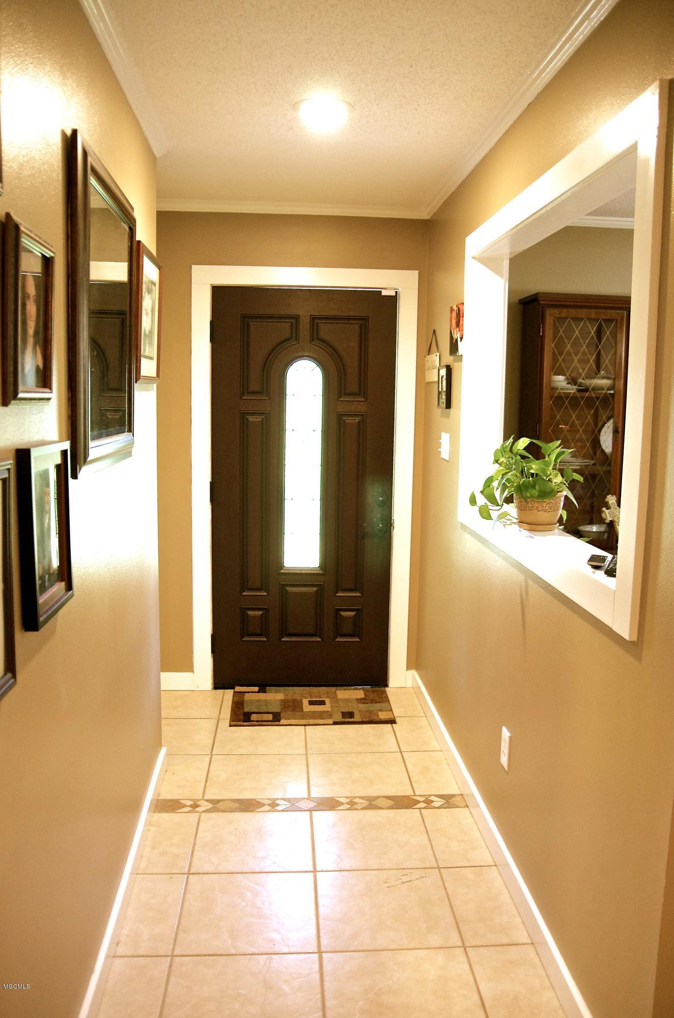 13628 Wolf River Road Gulfport, MS 39503 - Photo 14 of 47 Entry Foyer