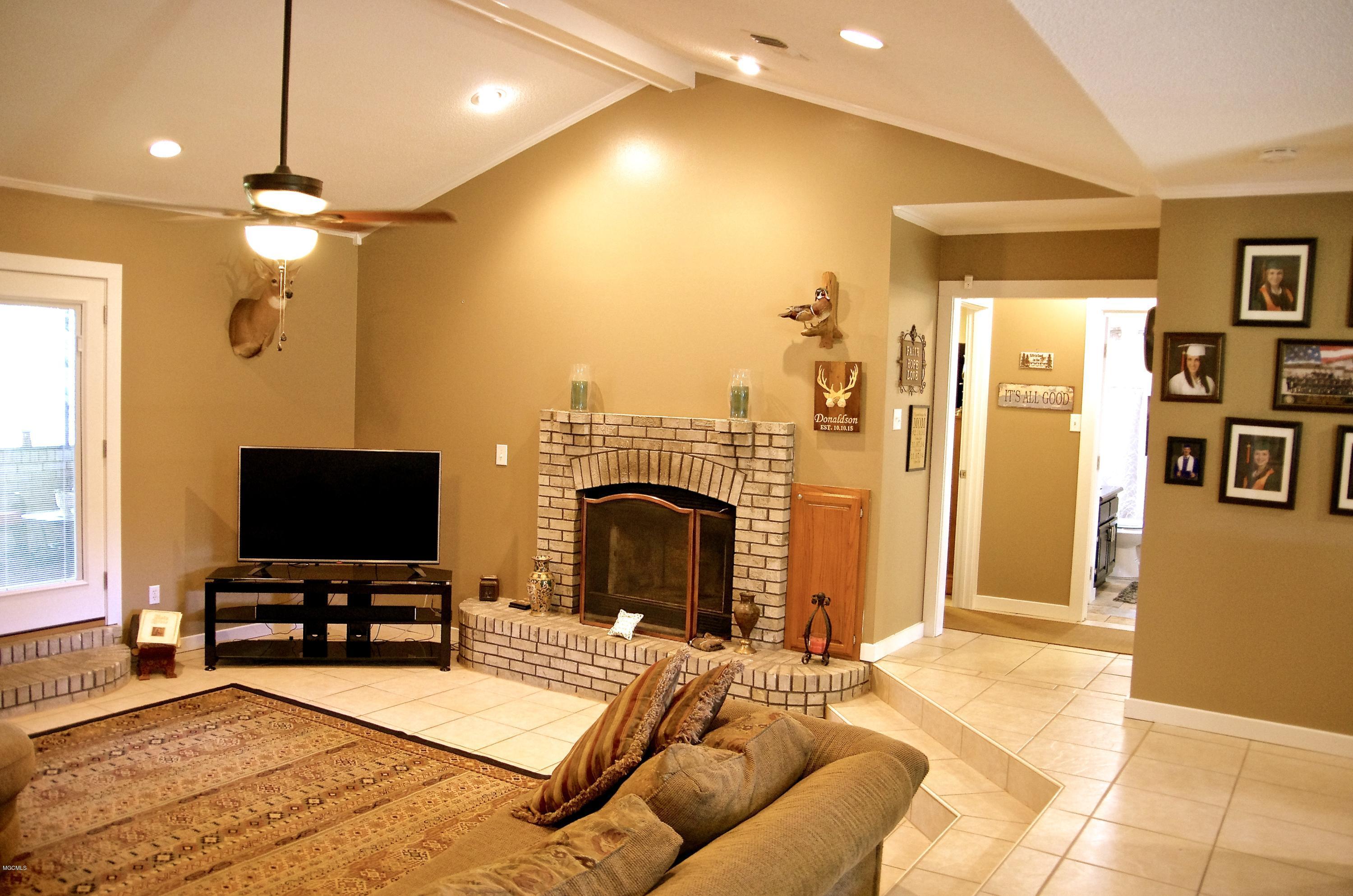 13628 Wolf River Road Gulfport, MS 39503 - Photo 15 of 47 Great Room