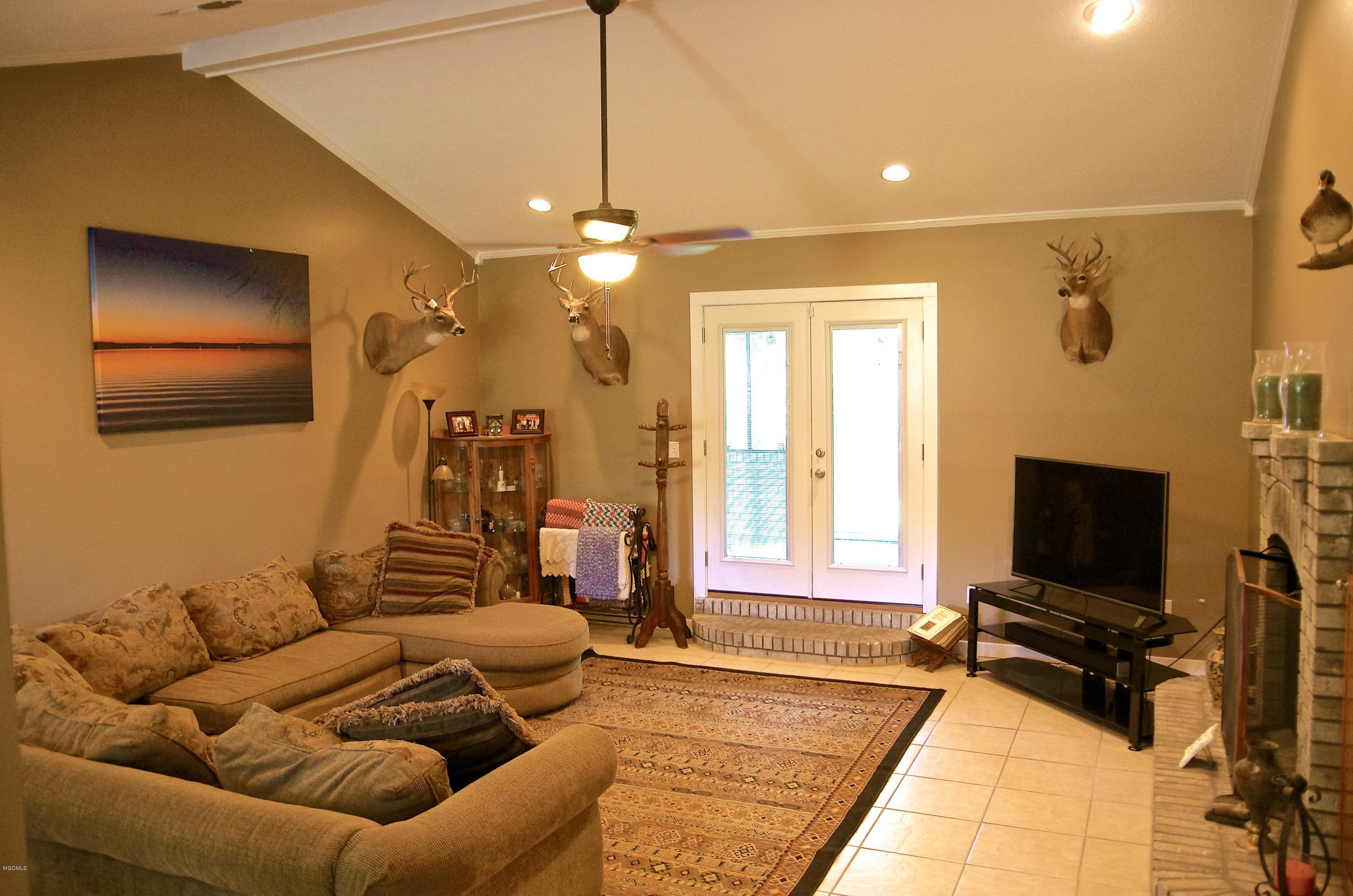 13628 Wolf River Road Gulfport, MS 39503 - Photo 16 of 47 Great Room