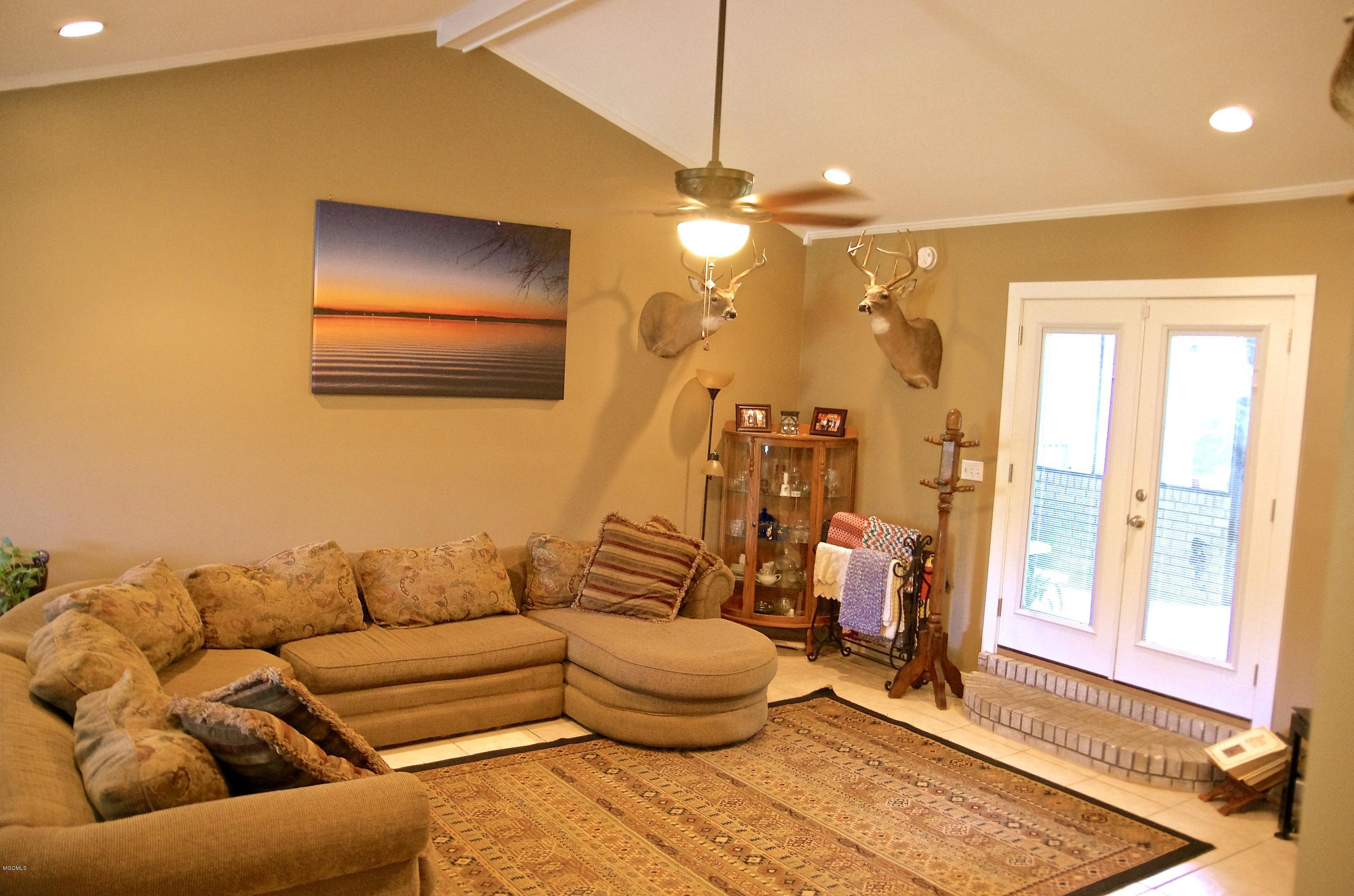 13628 Wolf River Road Gulfport, MS 39503 - Photo 17 of 47 Great Room