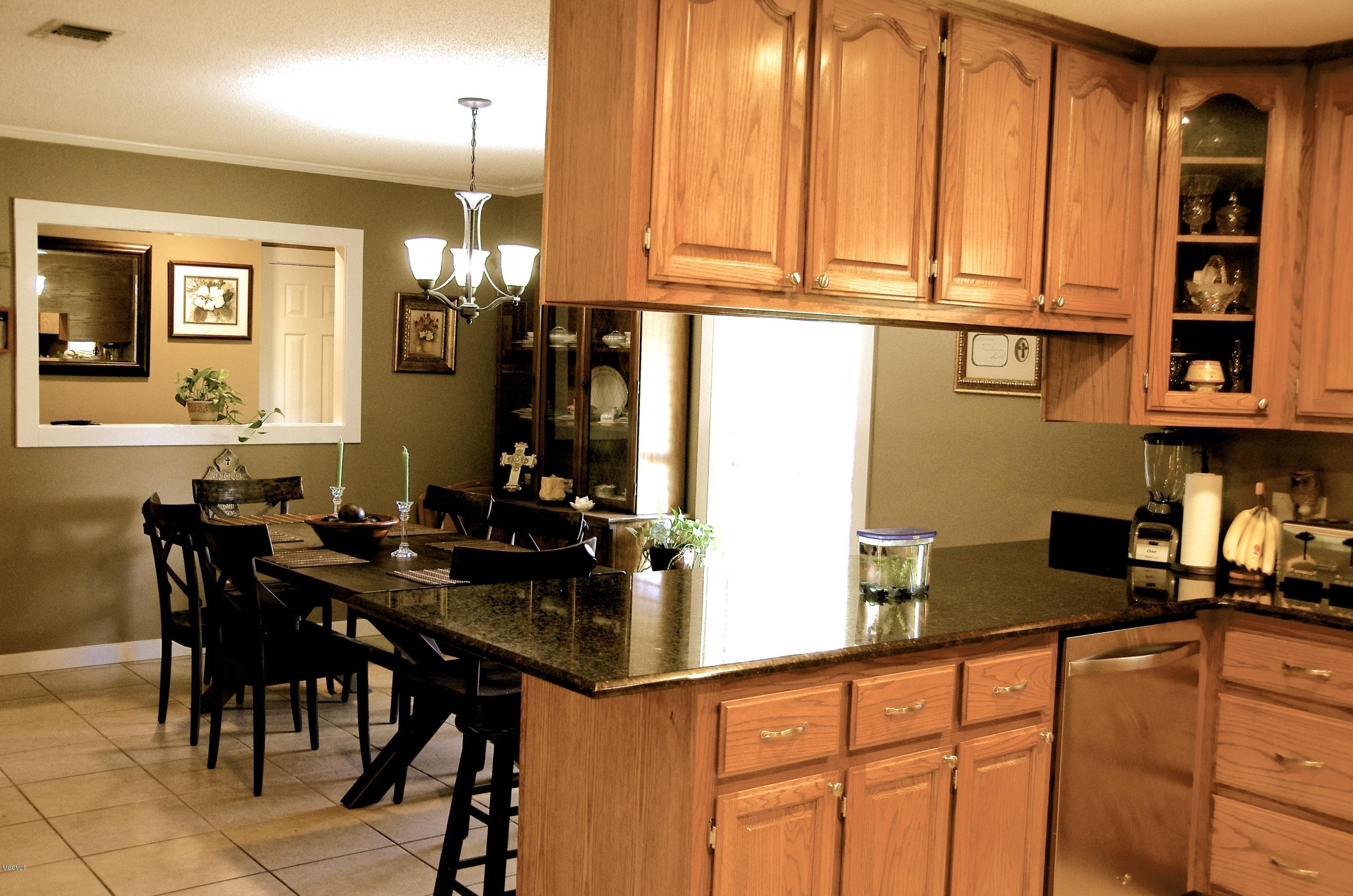 13628 Wolf River Road Gulfport, MS 39503 - Photo 22 of 47 Kitchen
