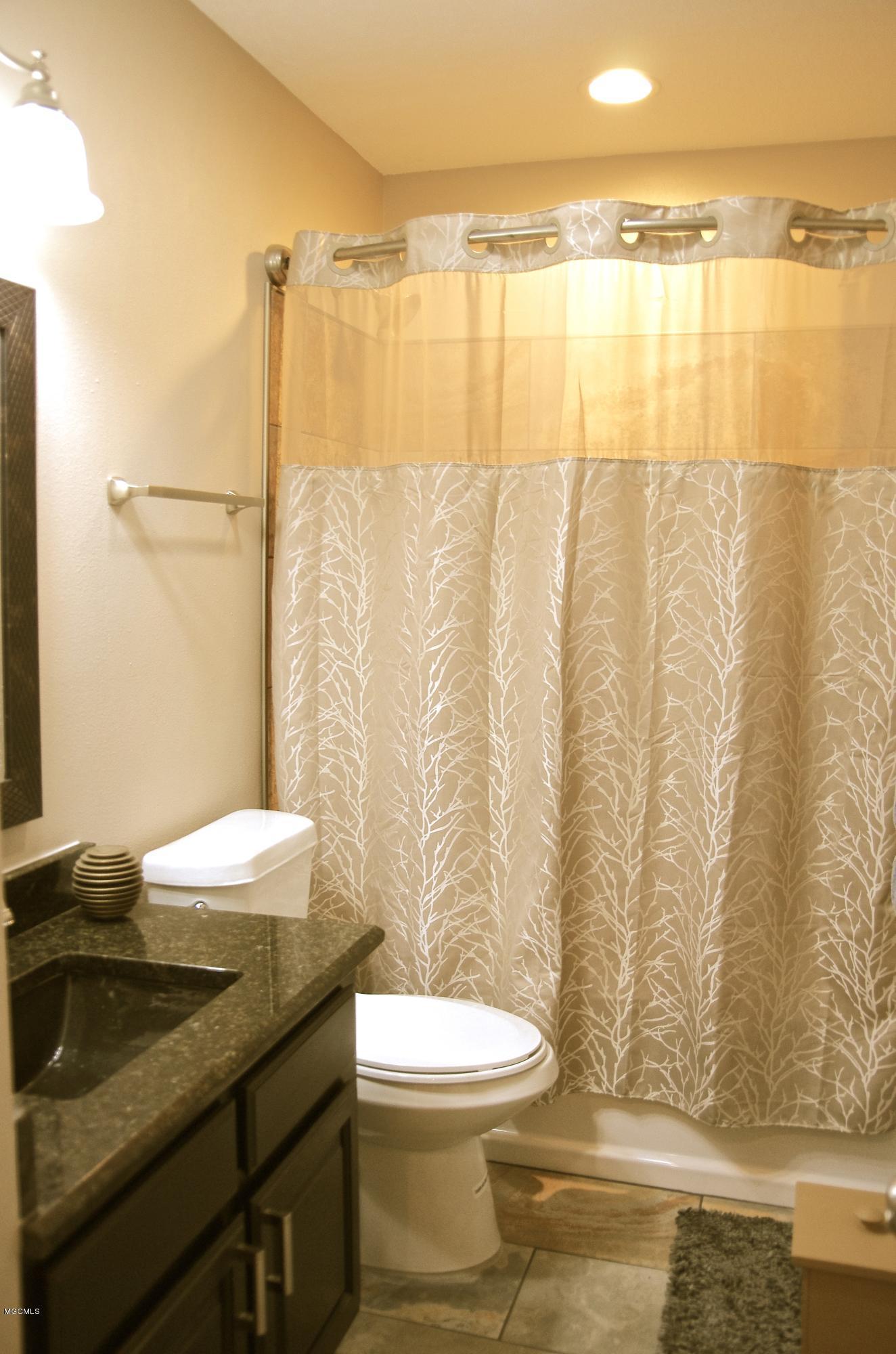 13628 Wolf River Road Gulfport, MS 39503 - Photo 32 of 47 Guest Bath