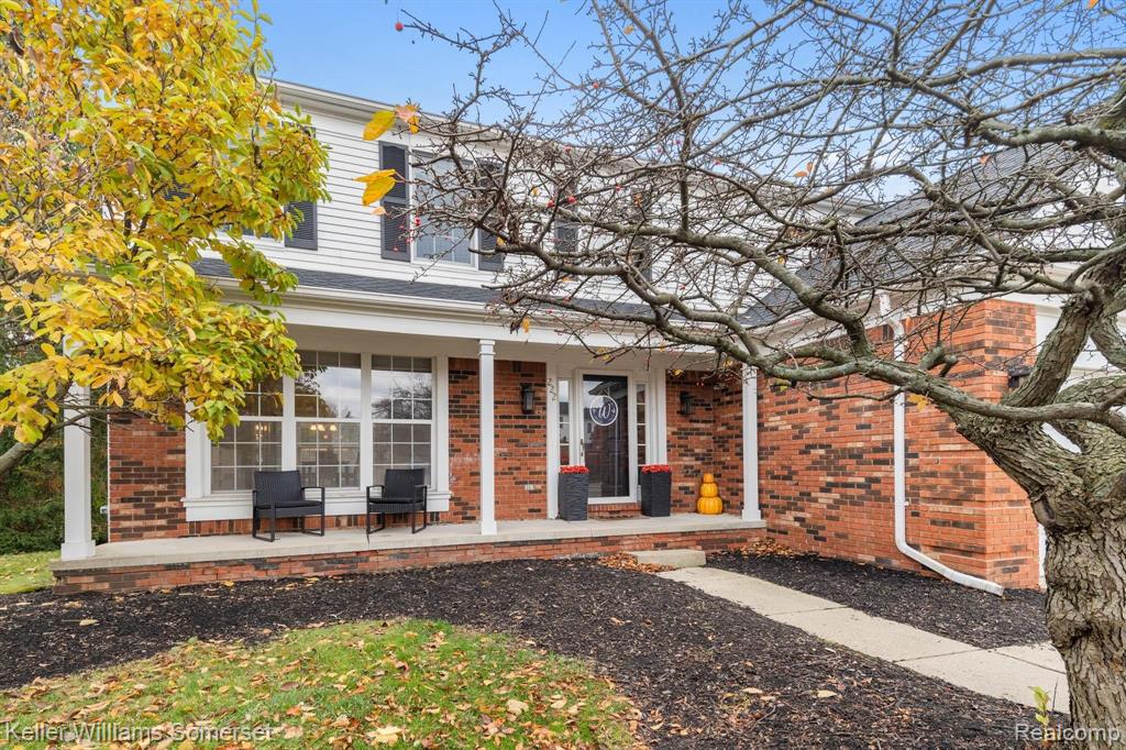 222 Saxon Court Rochester Hills, MI 48307 - Photo 2 of 24