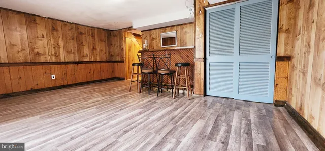 a view of a back yard