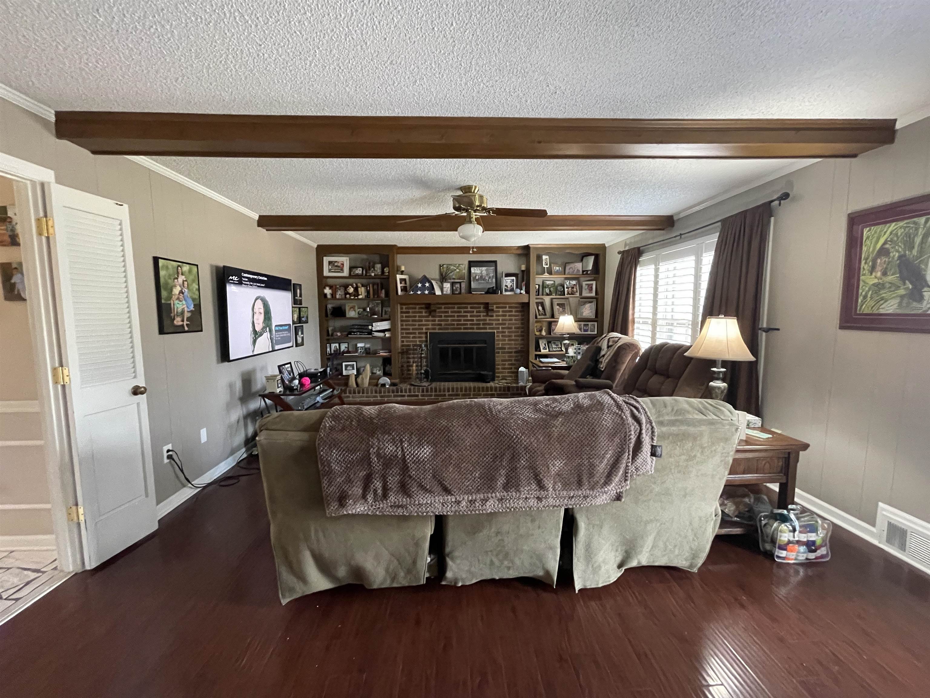 4580 Shadowlawn Road Bartlett, TN 38002 - Photo 12 of 37 a living room with furniture and a fireplace