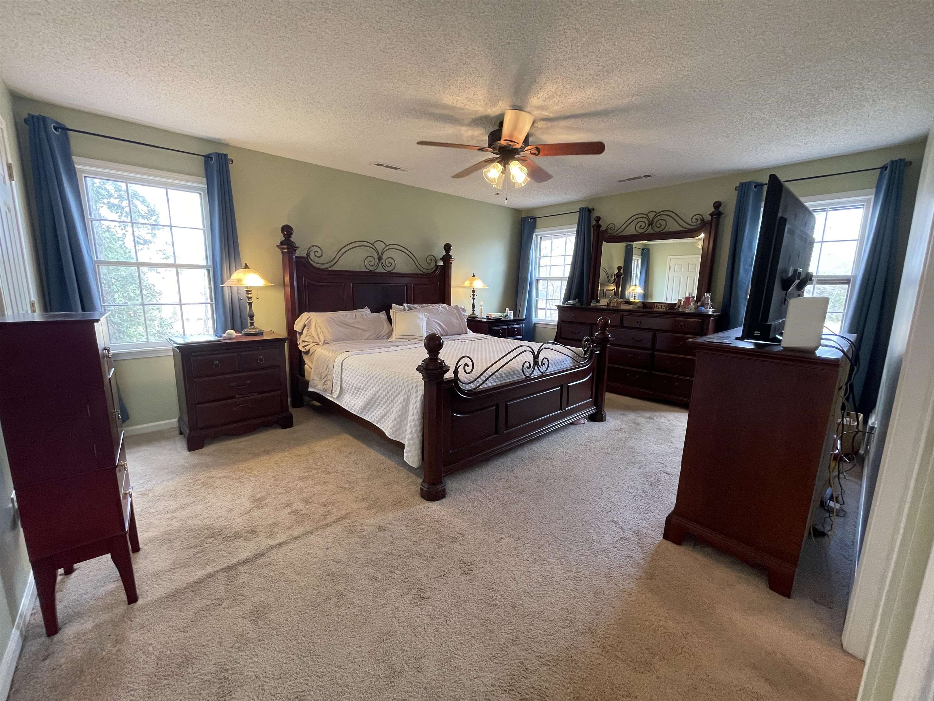 4580 Shadowlawn Road Bartlett, TN 38002 - Photo 19 of 37 a bedroom with a bed window and couch