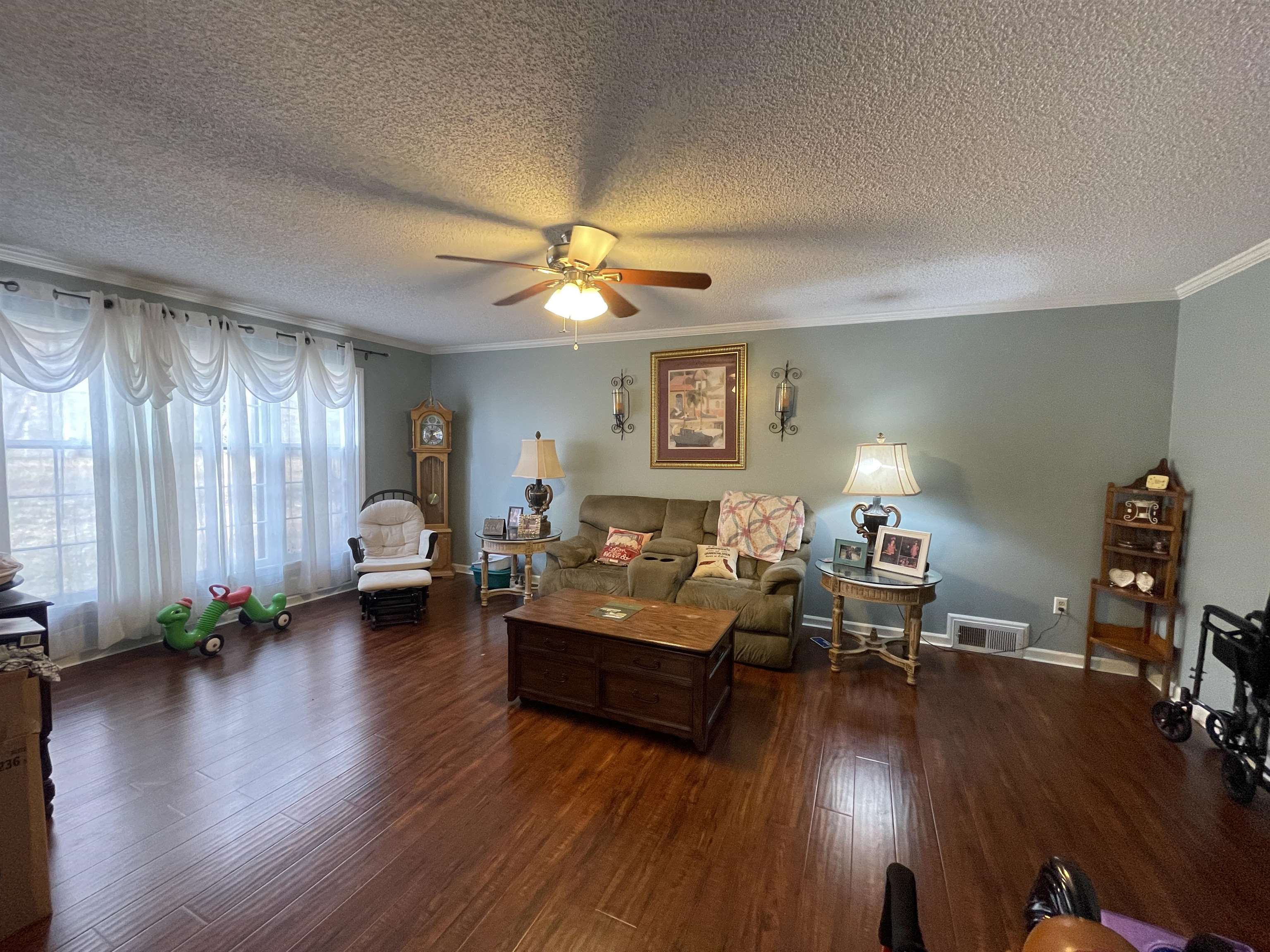 4580 Shadowlawn Road Bartlett, TN 38002 - Photo 4 of 37 a living room with furniture and a wooden floor