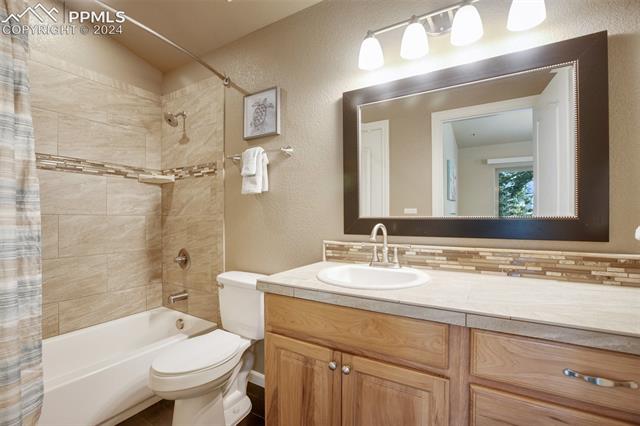 31 Wahsatch Road Florissant, CO 80816 - Photo 21 of 46 Main level shared full bathroom with extra tall counters and accented with glass tiles