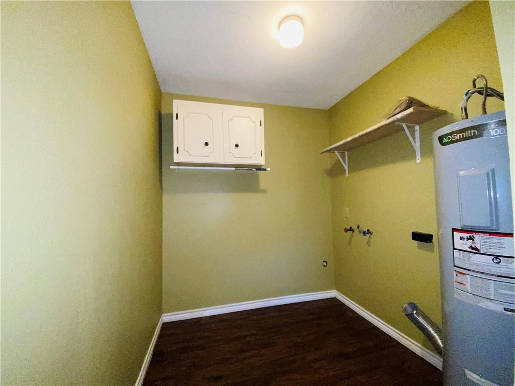 310 Sunset Boulevard Portland, TX 78374 - Photo 15 of 18 a view of a room with wooden floor and a window