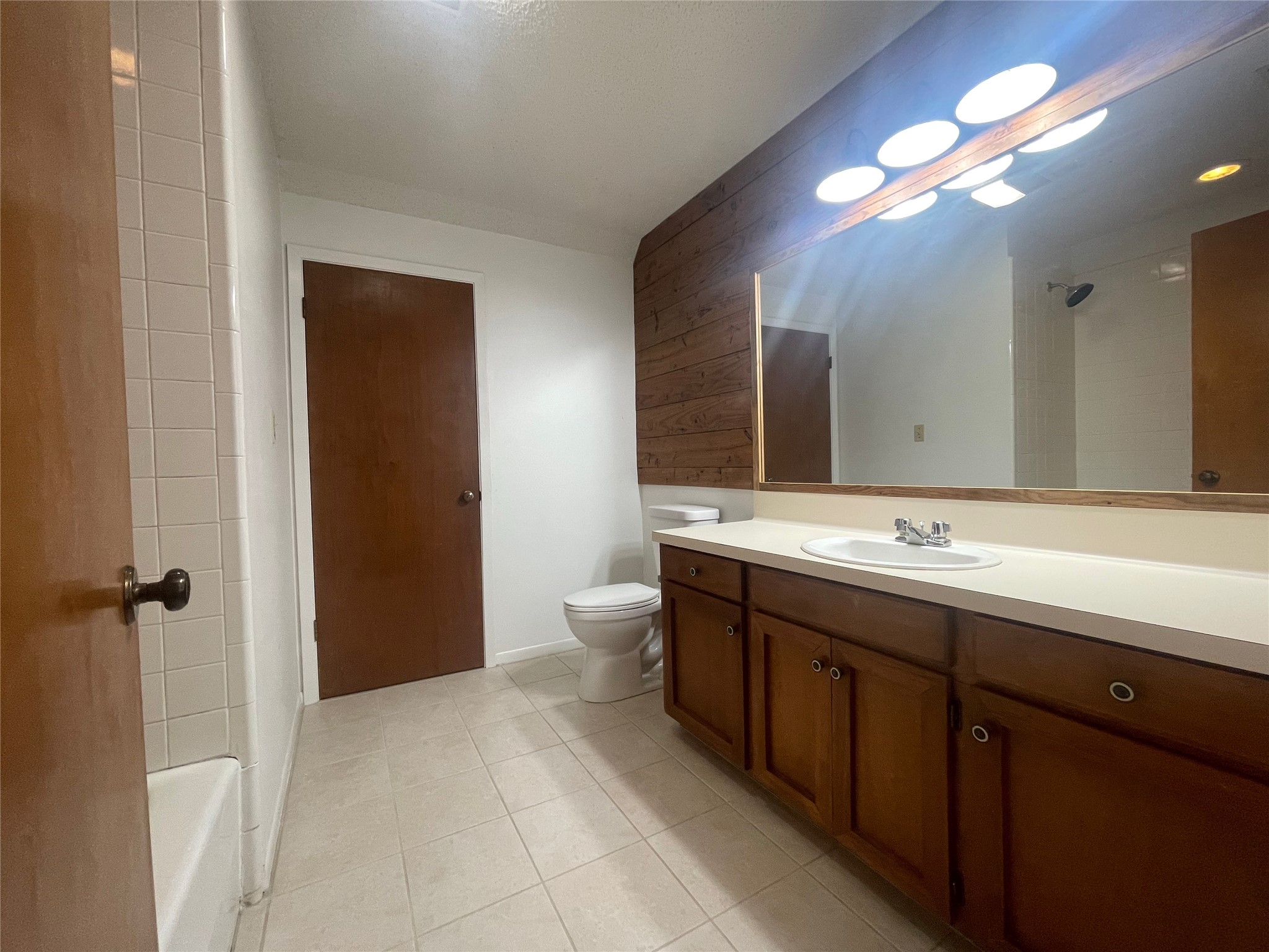 1000 Allison Street Brenham, TX 77833 - Photo 19 of 34 Upstairs bath