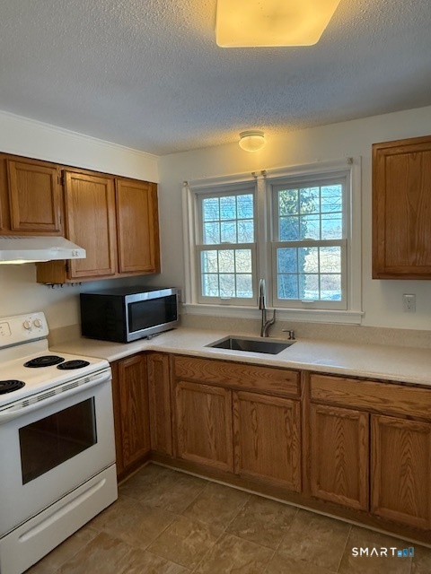 280 East Main Street, Unit E2 Clinton, CT 06413 - Photo 4 of 20 The kitchen has granite bullnose countertops and Kraft cabinets.