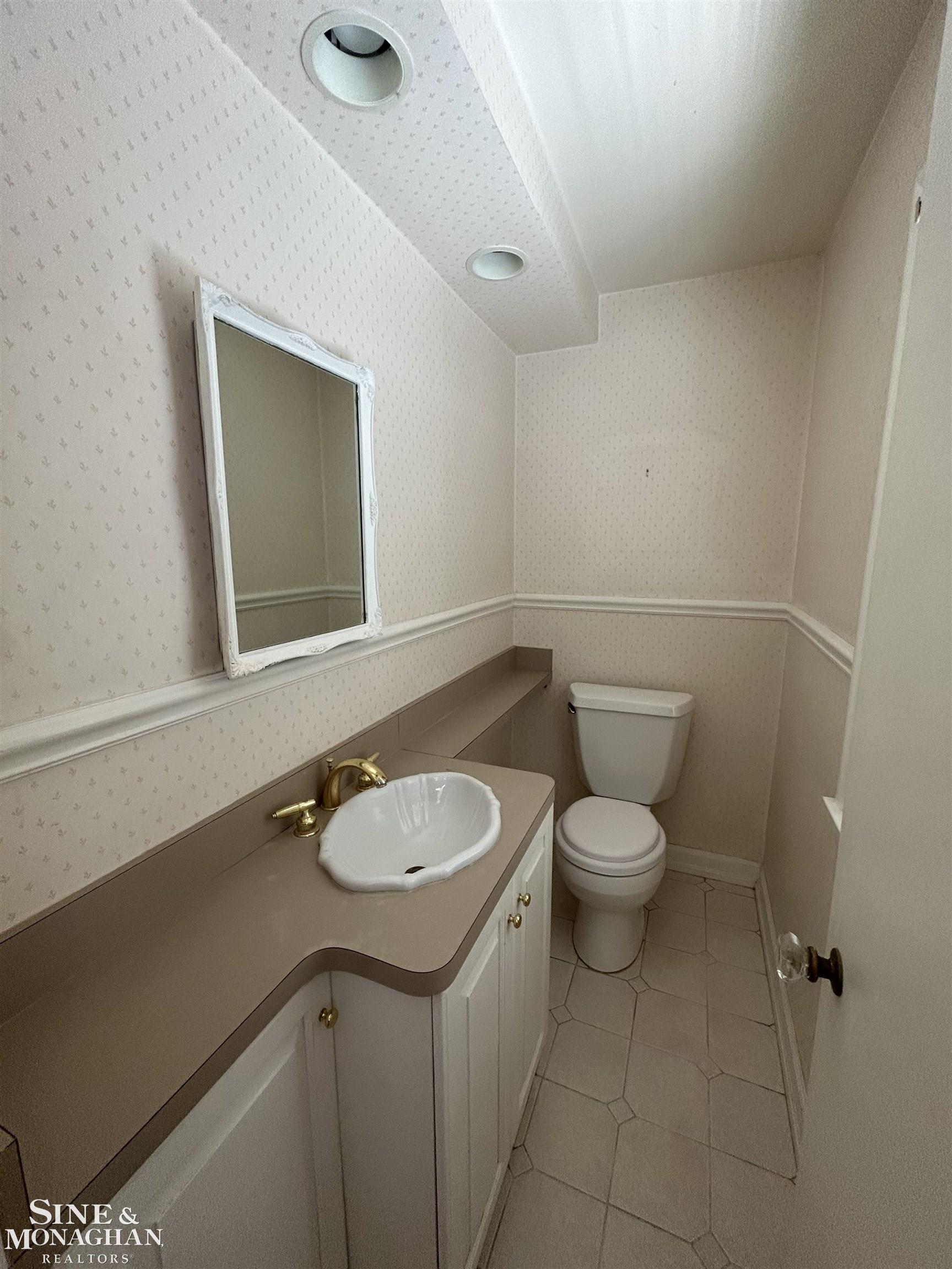 478 Fisher Road Grosse Pointe, MI 48230 - Photo 8 of 10 50113109-7.JPG