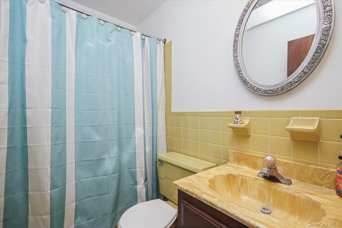 322 Lakeview Street Mahopac, NY 10541 - Photo 17 of 43 Hall Bath, full