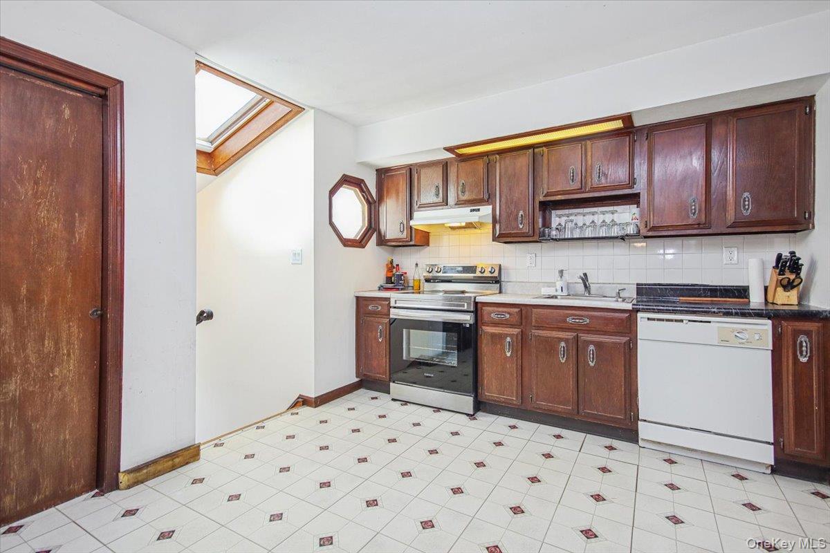 322 Lakeview Street Mahopac, NY 10541 - Photo 10 of 43