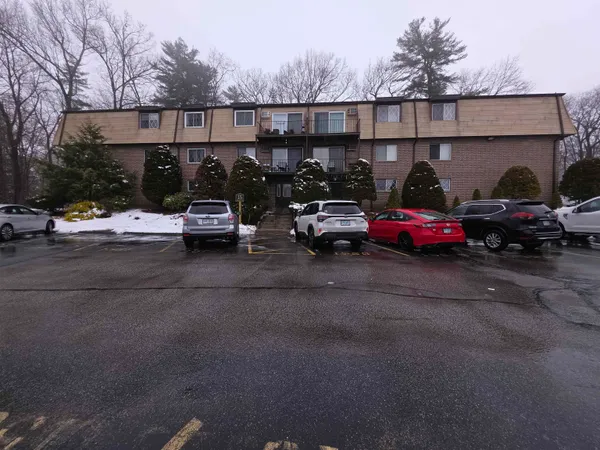 $265,000 | 15 Silvestri Circle, Unit 9, Derry, NH 03038