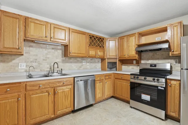 $260,000 | 15 Silvestri Circle, Unit 9, Derry, NH 03038