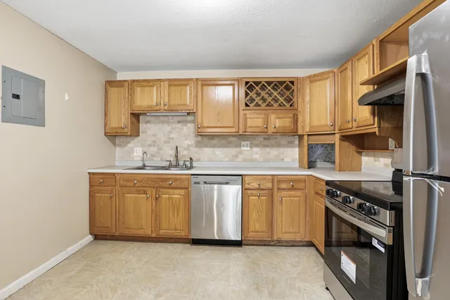 $260,000 | 15 Silvestri Circle, Unit 9, Derry, NH 03038